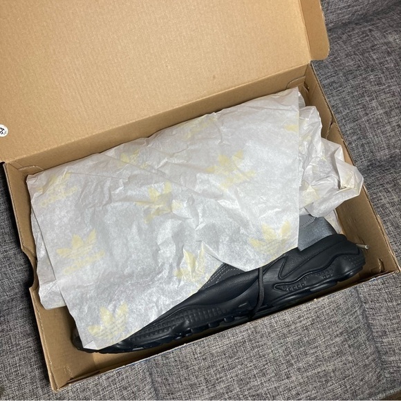 Adidas Ozweego Triple Grey Sneakers Men’s 9 Neon Solar Yellow Accent Chunky Dad main image 12